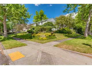 Photo #2: 23610339 Listing