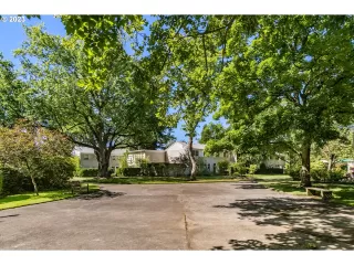 Photo #3: 23610339 Listing