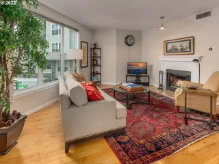 Photo #4: 23612286 Listing