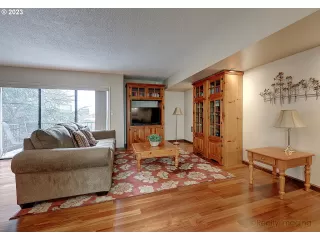 Photo #3: 23612422 Listing