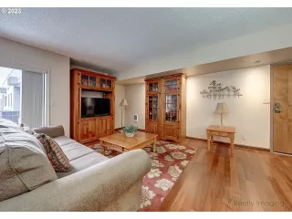 Photo #4: 23612422 Listing