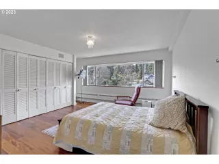 Photo #6: 23613404 Listing