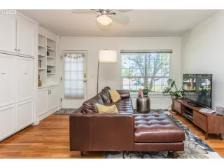 Photo #4: 23614012 Listing