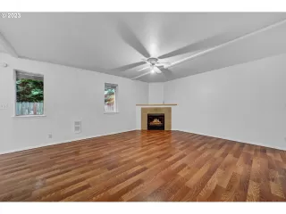 Photo #6: 23616145 Listing