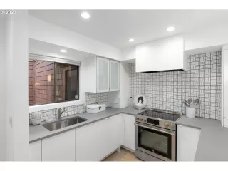 Photo #3: 23616240 Listing