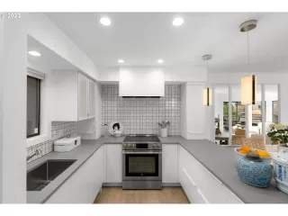 Photo #4: 23616240 Listing