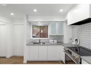 Photo #5: 23616240 Listing