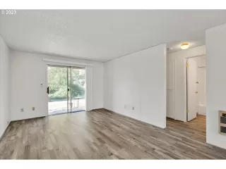 Photo #4: 23616692 Listing