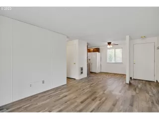 Photo #5: 23616692 Listing