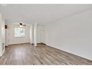 Photo #6: 23616692 Listing