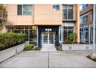 Photo #2: 23617209 Listing