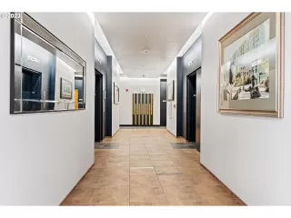 Photo #4: 23617209 Listing