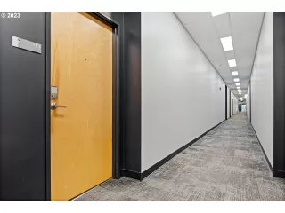 Photo #5: 23617209 Listing