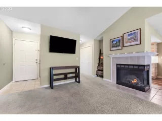 Photo #4: 23617387 Listing