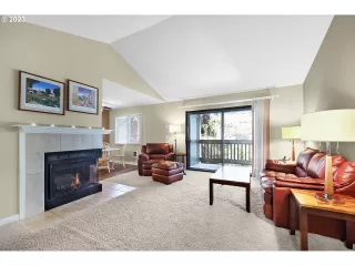 Photo #5: 23617387 Listing