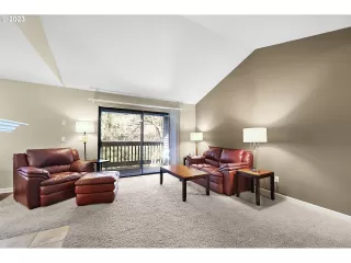 Photo #6: 23617387 Listing