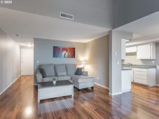 Photo #5: 23617789 Listing 