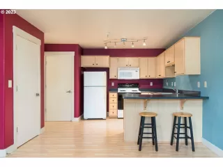 Photo #2: 23618216 Listing