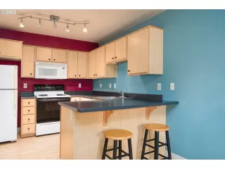 Photo #4: 23618216 Listing