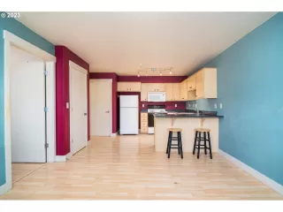Photo #5: 23618216 Listing