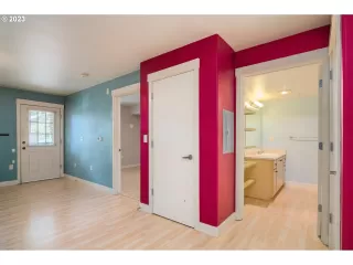 Photo #6: 23618216 Listing