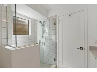 Photo #4: 23619559 Listing