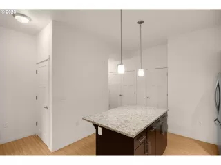 Photo #5: 23621295 Listing