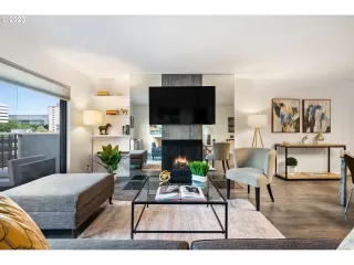 Photo #4: 23622743 Listing