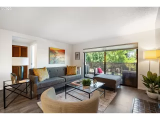 Photo #5: 23622743 Listing