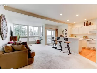 Photo #5: 23623417 Listing