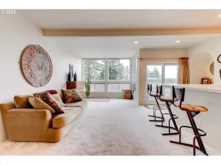 Photo #6: 23623417 Listing