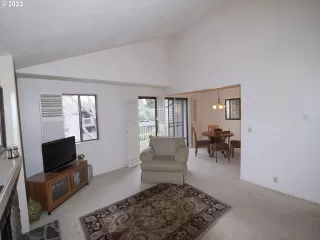 Photo #4: 23623728 Listing