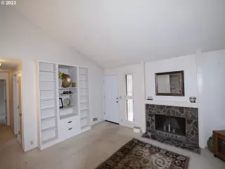 Photo #5: 23623728 Listing