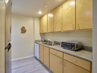 Photo #5: 23624186 Listing 