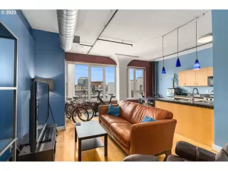 Photo #5: 23624291 Listing