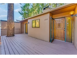 Photo #3: 23624745 Listing