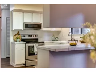 Photo #6: 23624745 Listing