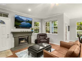 Photo #5: 23624784 Listing