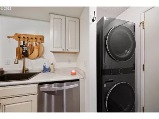 Photo #3: 23624805 Listing