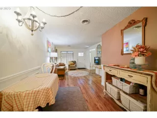 Photo #4: 23624805 Listing