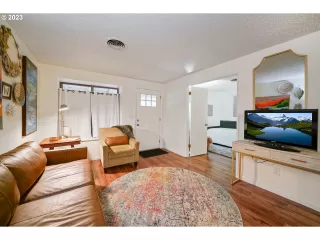 Photo #5: 23624805 Listing