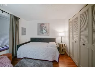 Photo #6: 23624805 Listing