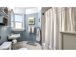 Photo #5: 23625329 Listing 