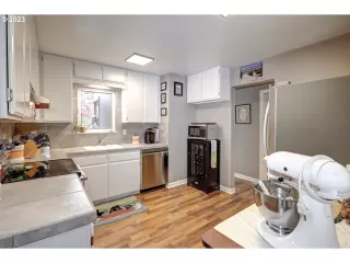 Photo #5: 23625341 Listing 