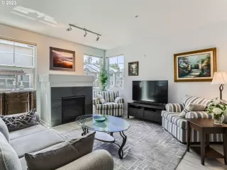 Photo #5: 23626094 Listing