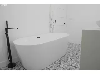 Photo #2: 23627183 Listing