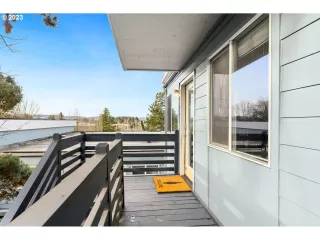 Photo #2: 23627445 Listing