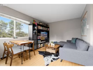 Photo #4: 23627445 Listing