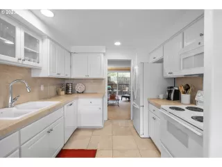 Photo #6: 23627864 Listing