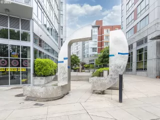 Photo #5: 23628373 Listing